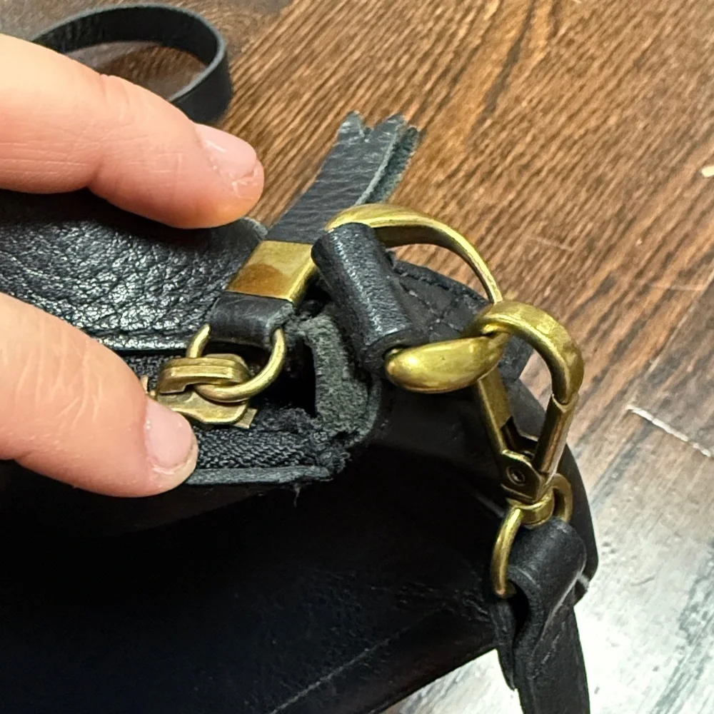 Madewell Transport Camera Bag in True Black leather